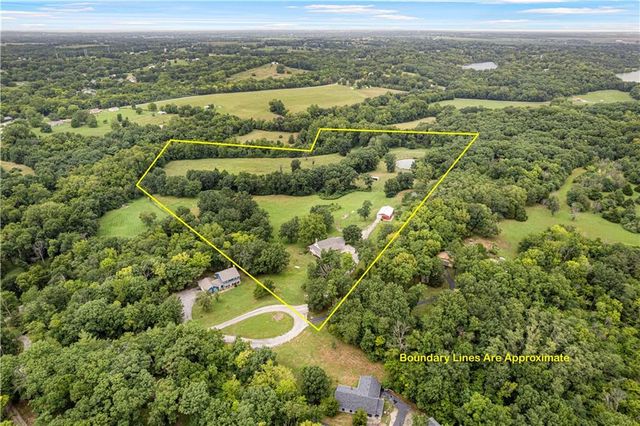 7196 SE Snow Drive, Holt, MO 64048