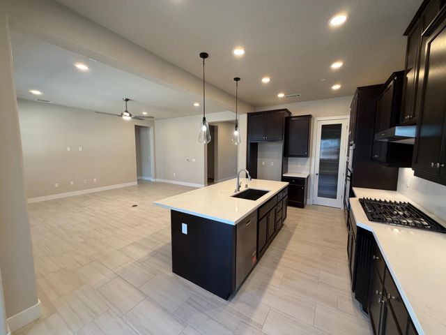 375 S Hot Springs Dr, Manteca, CA 95337