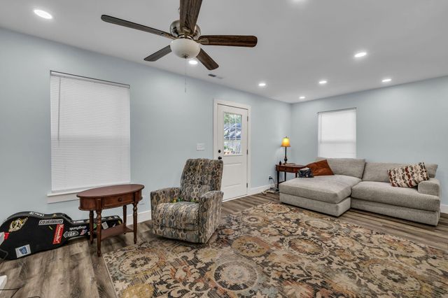 804 N Moore Road, Chattanooga, TN 37411