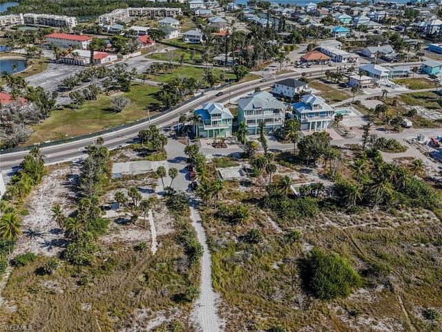 103 Gulf DR, Fort Myers Beach, FL 33931