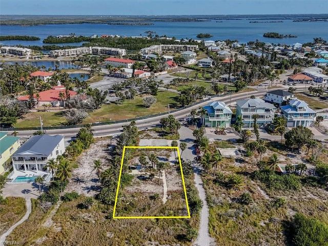 103 Gulf DR, Fort Myers Beach, FL 33931