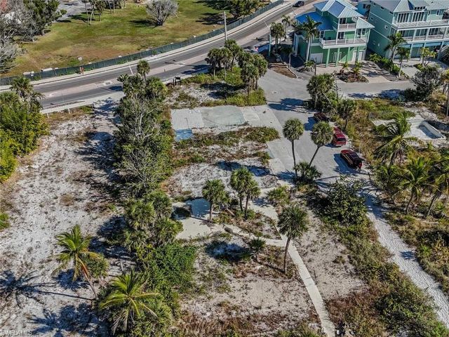103 Gulf DR, Fort Myers Beach, FL 33931