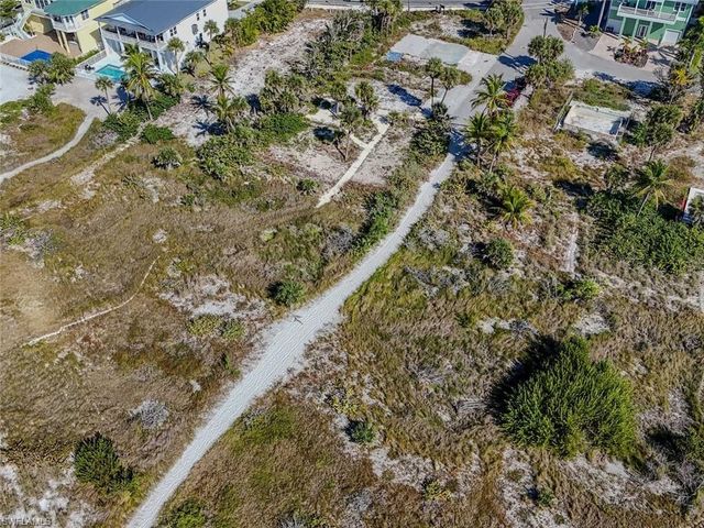 103 Gulf DR, Fort Myers Beach, FL 33931