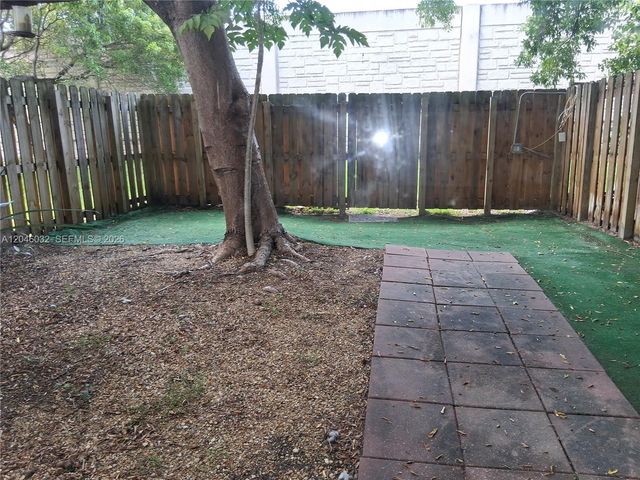 1044 NE 30th Avenue, Homestead, FL 33033