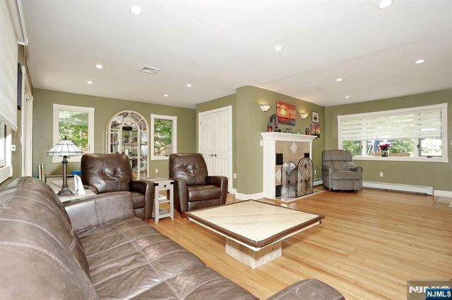 20 Linnea Place, Ringwood, NJ 07456
