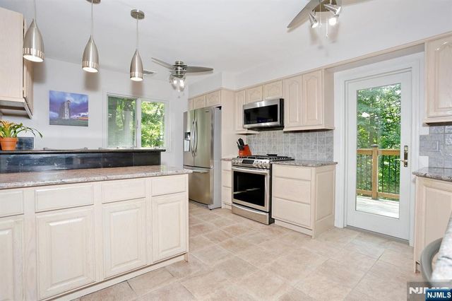 20 Linnea Place, Ringwood, NJ 07456
