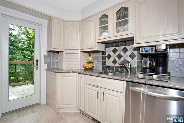20 Linnea Place, Ringwood, NJ 07456