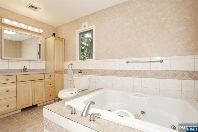 20 Linnea Place, Ringwood, NJ 07456