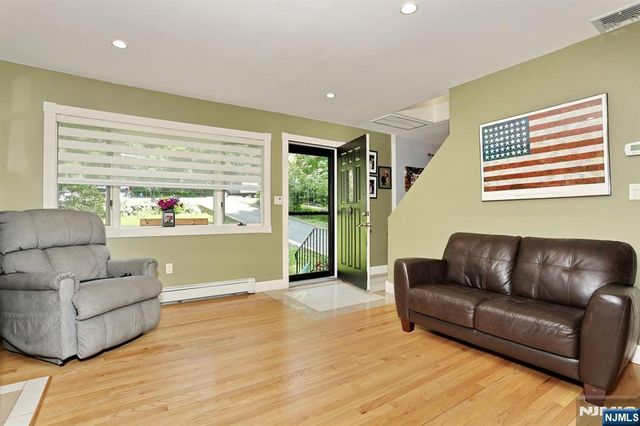 20 Linnea Place, Ringwood, NJ 07456