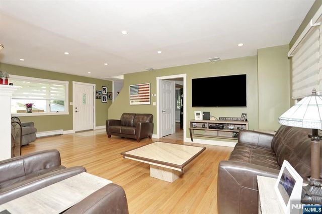20 Linnea Place, Ringwood, NJ 07456