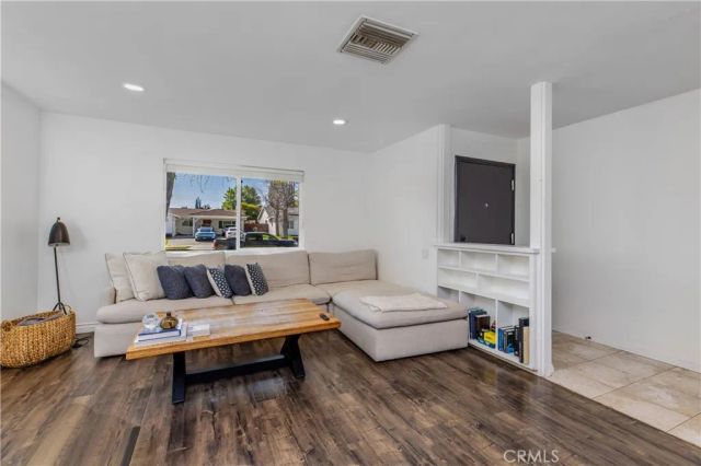 24131 Kittridge, West Hills, CA 91307