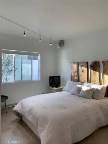 24131 Kittridge, West Hills, CA 91307