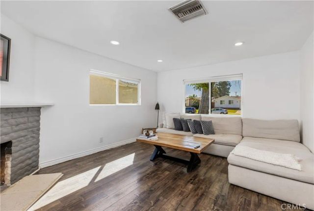 24131 Kittridge, West Hills, CA 91307