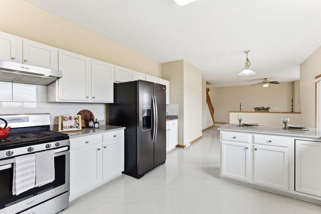 2888 Eagle Valley Drive, Woodbury, MN 55129