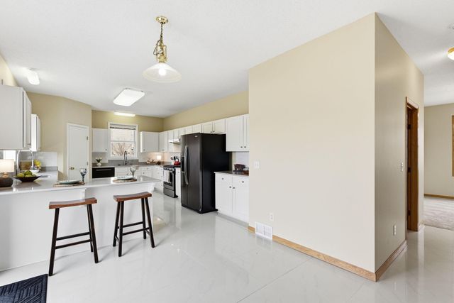 2888 Eagle Valley Drive, Woodbury, MN 55129