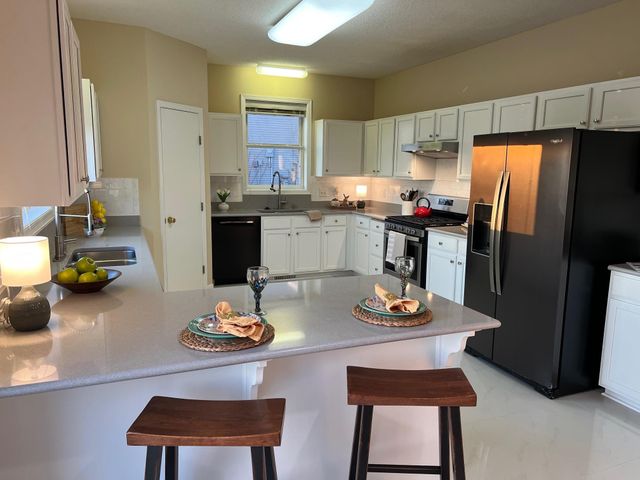 2888 Eagle Valley Drive, Woodbury, MN 55129