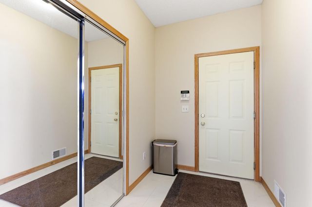 2888 Eagle Valley Drive, Woodbury, MN 55129