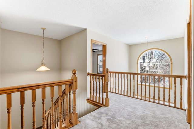 2888 Eagle Valley Drive, Woodbury, MN 55129