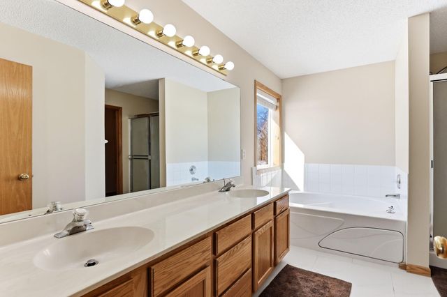 2888 Eagle Valley Drive, Woodbury, MN 55129