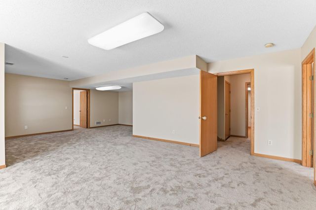 2888 Eagle Valley Drive, Woodbury, MN 55129