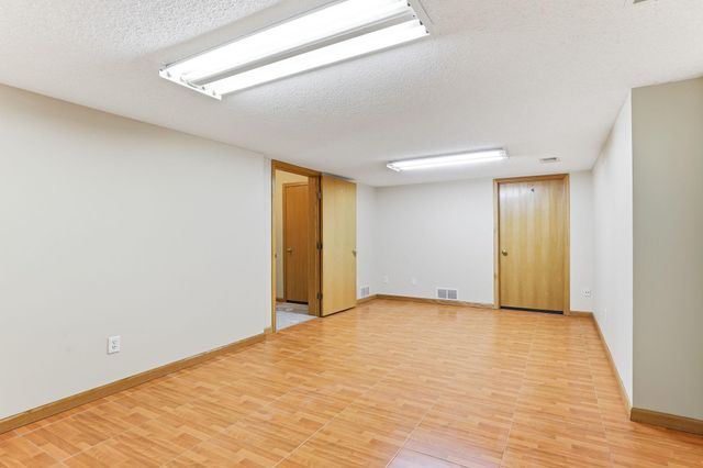 2888 Eagle Valley Drive, Woodbury, MN 55129