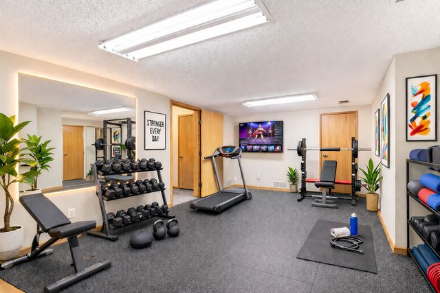 2888 Eagle Valley Drive, Woodbury, MN 55129