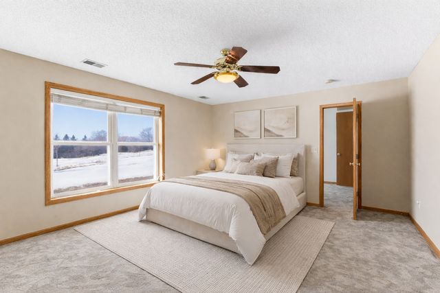 2888 Eagle Valley Drive, Woodbury, MN 55129