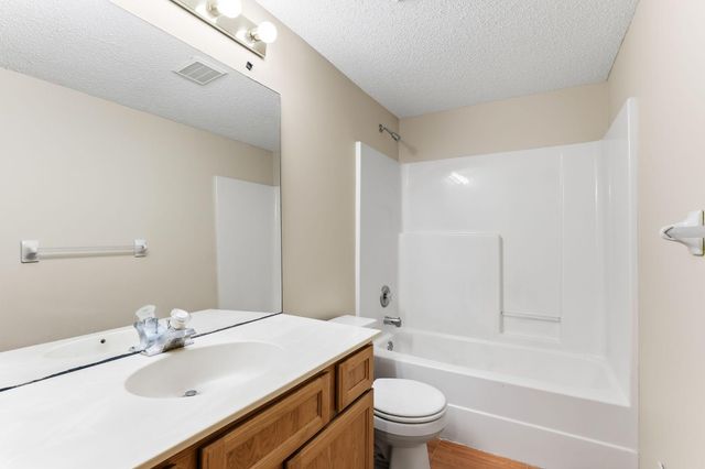 2888 Eagle Valley Drive, Woodbury, MN 55129