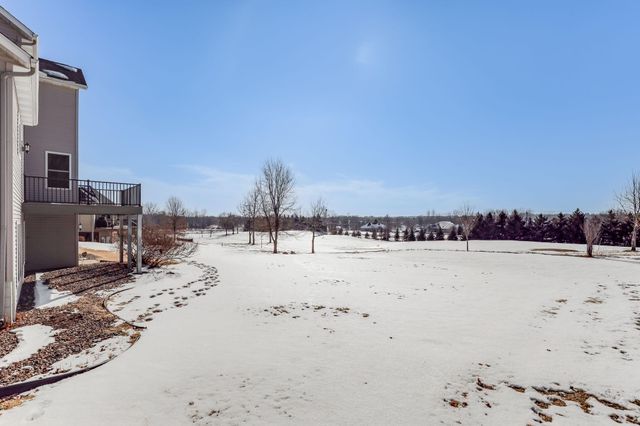 2888 Eagle Valley Drive, Woodbury, MN 55129