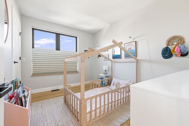 31 Hall St 2, Waltham, MA 02453