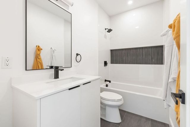 31 Hall St 2, Waltham, MA 02453