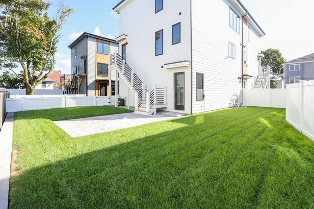 31 Hall St 2, Waltham, MA 02453