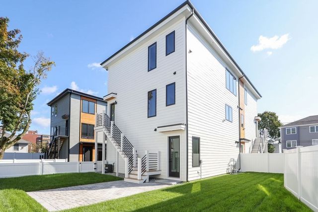 31 Hall St 2, Waltham, MA 02453