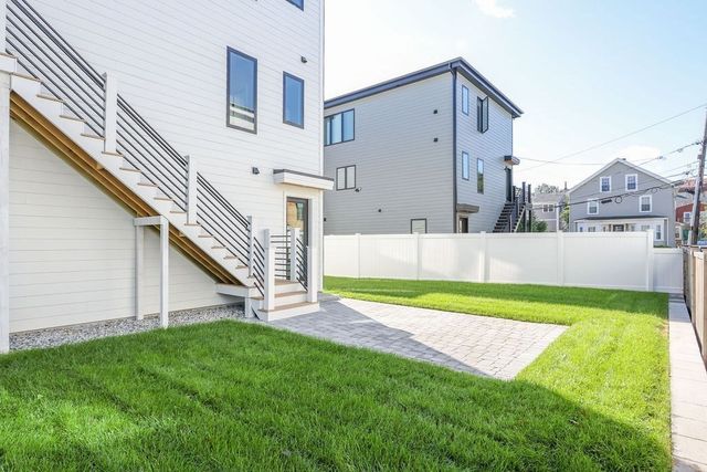 31 Hall St 2, Waltham, MA 02453