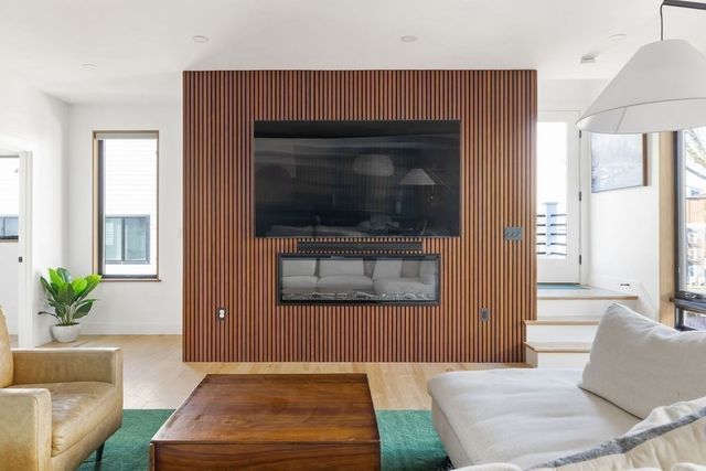 31 Hall St 2, Waltham, MA 02453