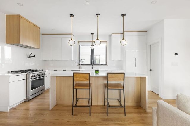 31 Hall St 2, Waltham, MA 02453