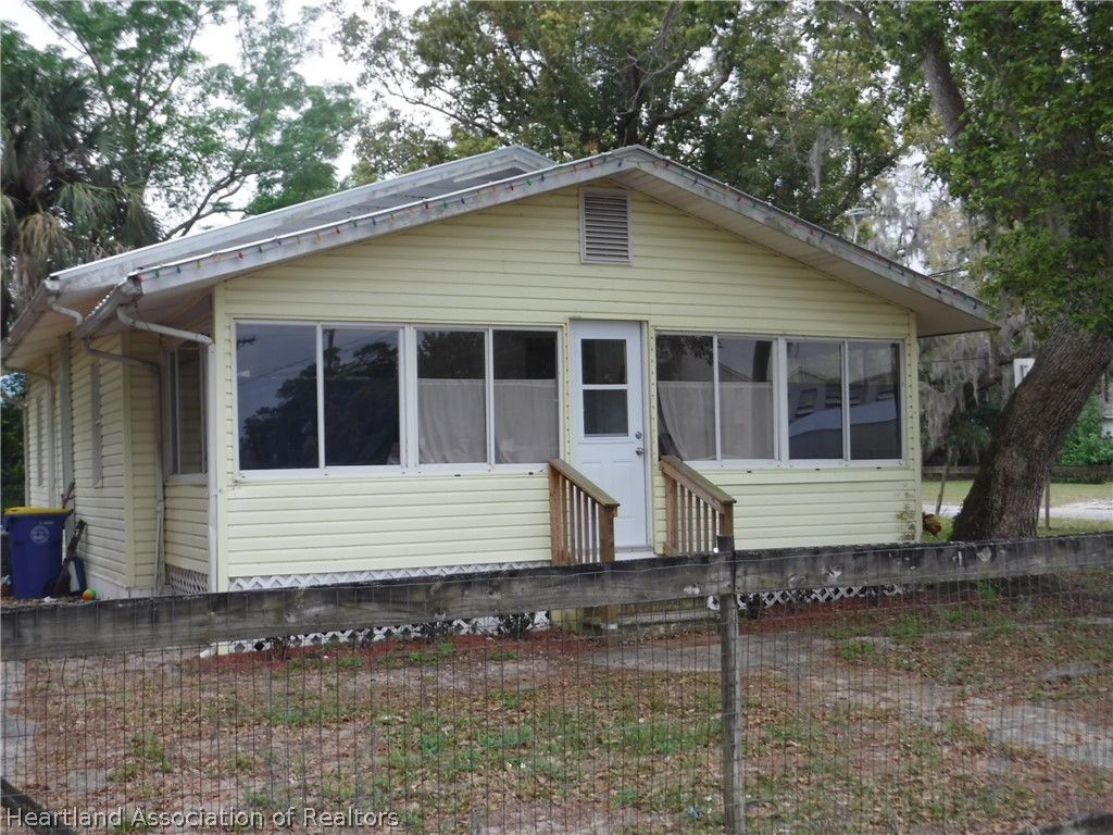 100 Gwen Hill Street, Avon Park, FL 33825