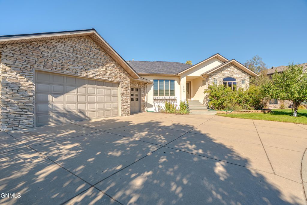 1530 Clipper Place, Bismarck, ND 58504 photo 101