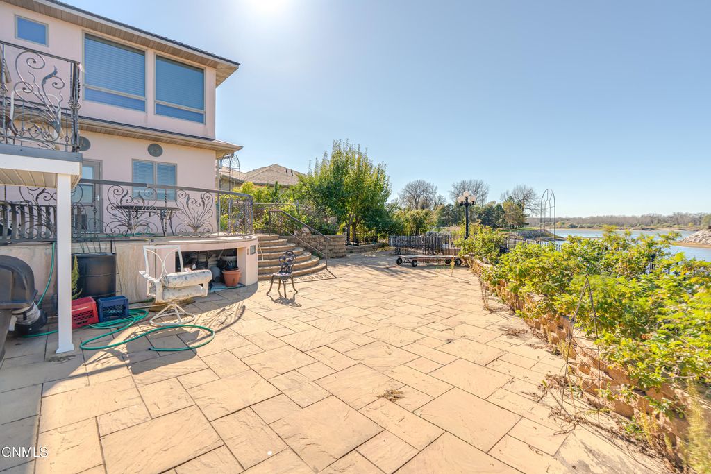 1530 Clipper Place, Bismarck, ND 58504 photo 11