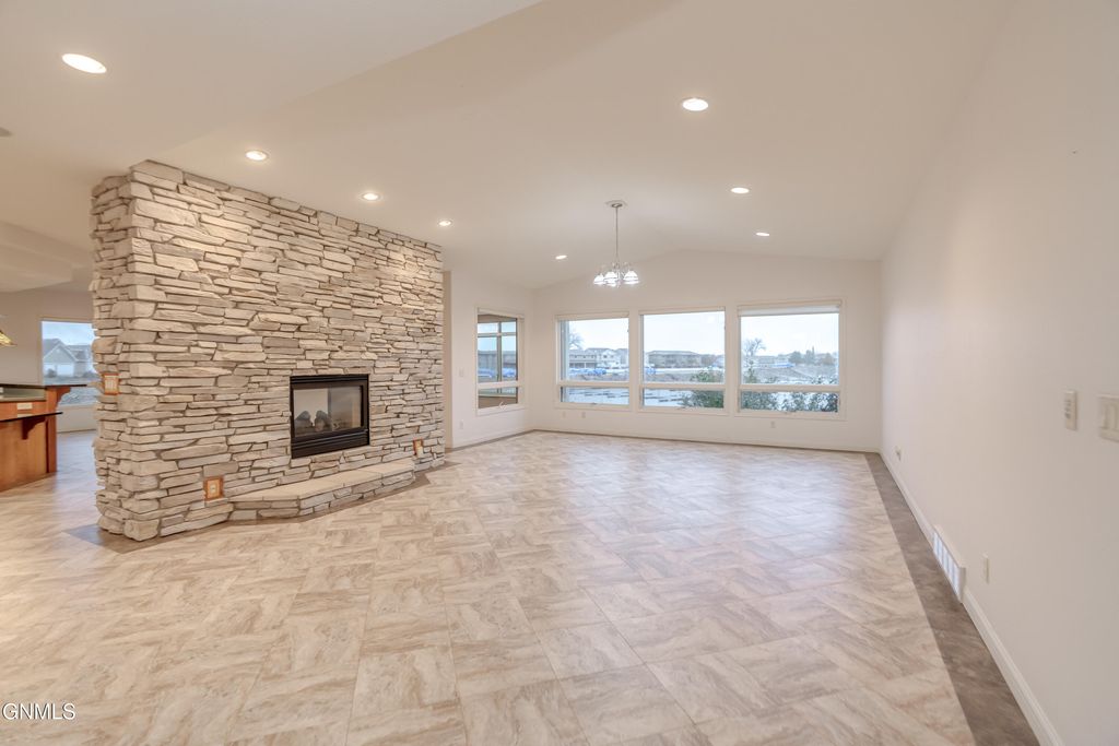 1530 Clipper Place, Bismarck, ND 58504 photo 16