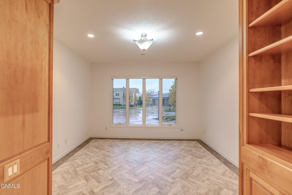 1530 Clipper Place, Bismarck, ND 58504 photo 18