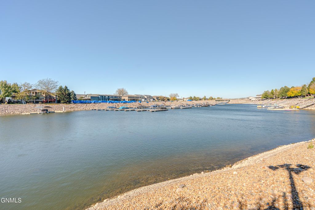 1530 Clipper Place, Bismarck, ND 58504 photo 3