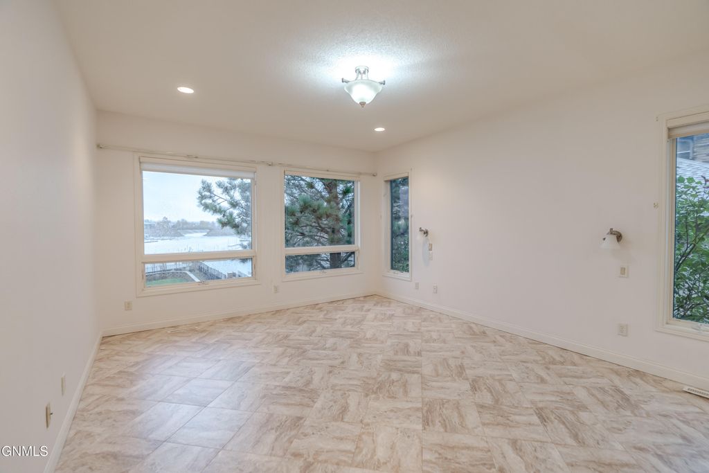 1530 Clipper Place, Bismarck, ND 58504 photo 37