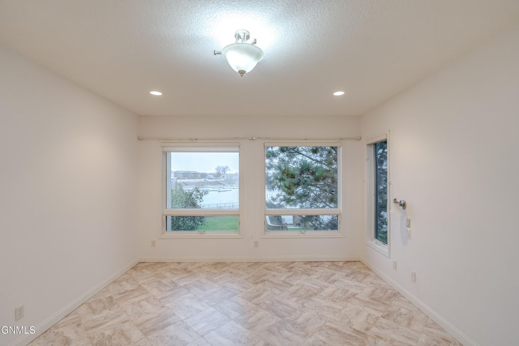 1530 Clipper Place, Bismarck, ND 58504 photo 38