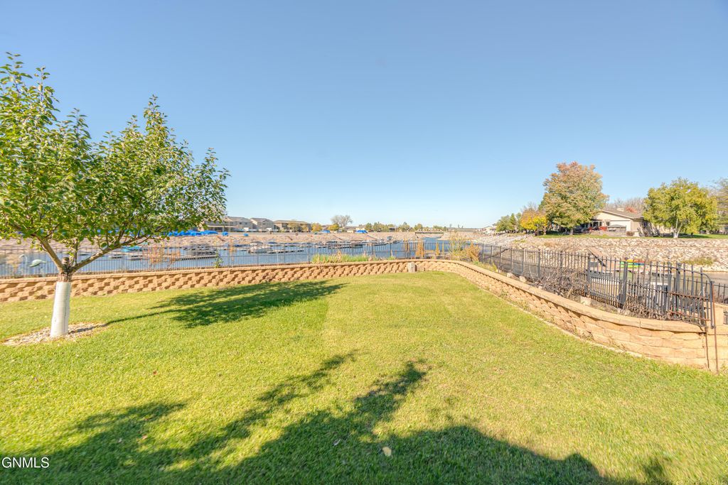 1530 Clipper Place, Bismarck, ND 58504 photo 5