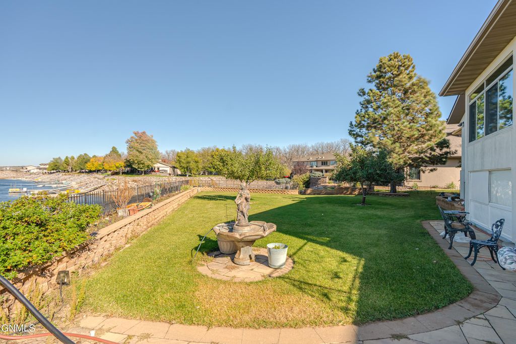 1530 Clipper Place, Bismarck, ND 58504 photo 7