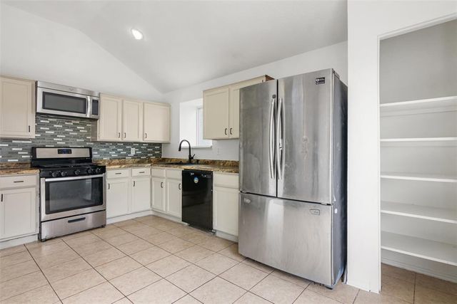 9237 Apple Drive, Midwest City, OK 73130