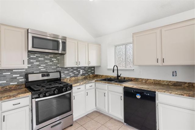 9237 Apple Drive, Midwest City, OK 73130