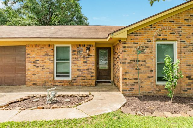 104 Meadowlark Lane, Angleton, TX 77515