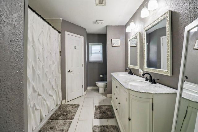 104 Meadowlark Lane, Angleton, TX 77515